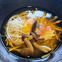 秋鮭と丹波しめじの餡かけうどん