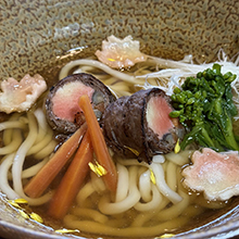京生麩と牛肉の八幡巻きうどん